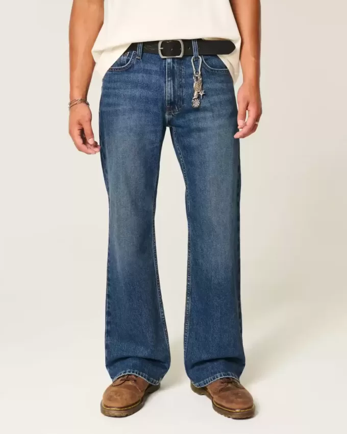 Lockere Bootcut-Jeans in dunkler Waschung Lockere Bootcut-Jeans in dunkler Waschung