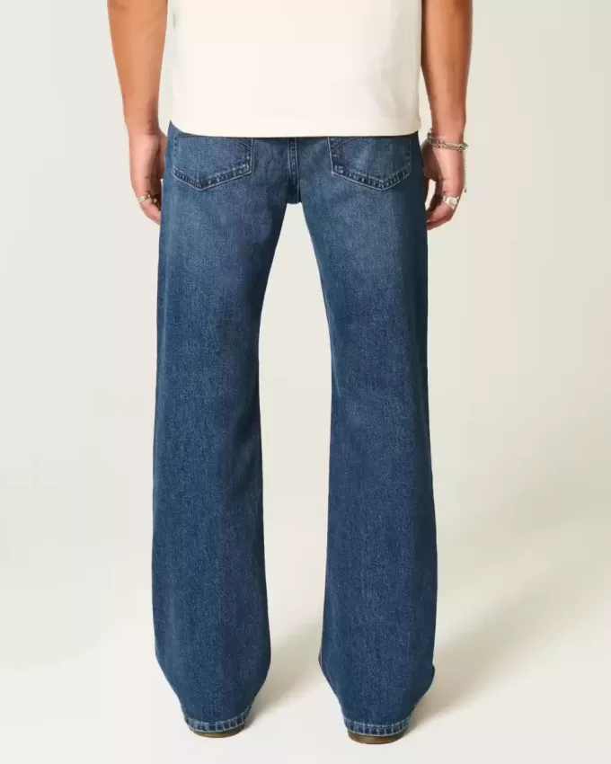 Lockere Bootcut-Jeans in dunkler Waschung Lockere Bootcut-Jeans in dunkler Waschung