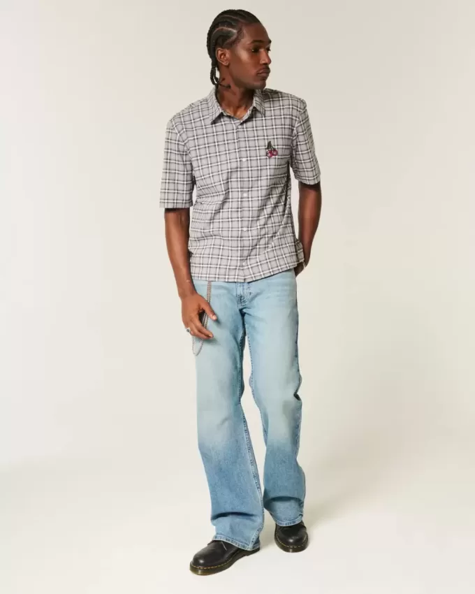 Lockere Bootcut-Jeans in mittlerer Waschung Lockere Bootcut-Jeans in mittlerer Waschung