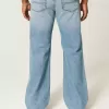 Lockere Bootcut-Jeans in mittlerer Waschung Lockere Bootcut-Jeans in mittlerer Waschung