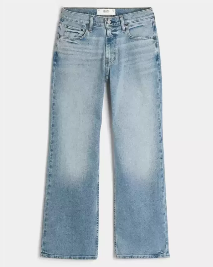 Lockere Bootcut-Jeans in mittlerer Waschung Lockere Bootcut-Jeans in mittlerer Waschung