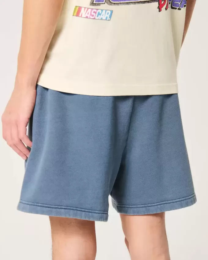 Lockere Fleece-Shorts bis zur Mitte des Oberschenkels Lockere Fleece-Shorts bis zur Mitte des Oberschenkels