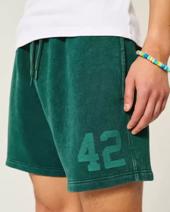Lockere Fleece-Shorts mit Grafik bis zur Mitte des Oberschenkels Lockere Fleece-Shorts mit Grafik bis zur Mitte des Oberschenkels