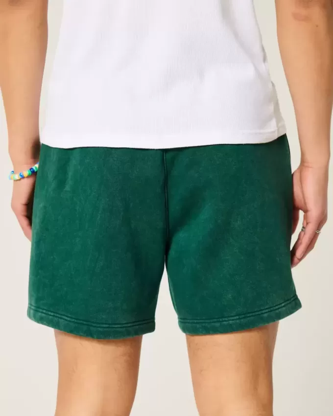 Lockere Fleece-Shorts mit Grafik bis zur Mitte des Oberschenkels Lockere Fleece-Shorts mit Grafik bis zur Mitte des Oberschenkels