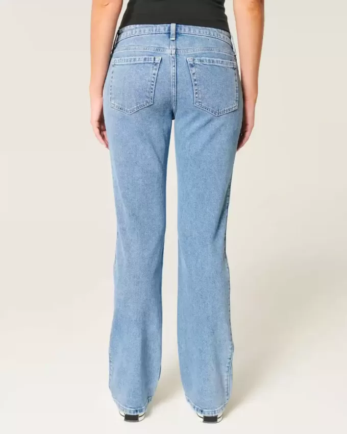 Lockere, gerade geschnittene Jeans mit niedrigem Bund und mittlerer Waschung Lockere, gerade geschnittene Jeans mit niedrigem Bund und mittlerer Waschung