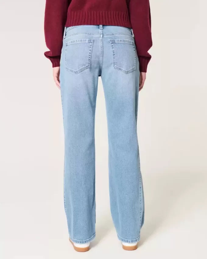 Lockere, gerade geschnittene Jeans mit niedrigem Bund und mittlerer Waschung Lockere, gerade geschnittene Jeans mit niedrigem Bund und mittlerer Waschung