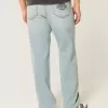 Lockere Jeans mit Downforce Racing-Grafik in heller Waschung Lockere Jeans mit Downforce Racing-Grafik in heller Waschung