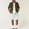 Lockere Jeansshorts über dem Knie Lockere Jeansshorts über dem Knie
