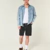 Lockere Jeansshorts über dem Knie Lockere Jeansshorts über dem Knie