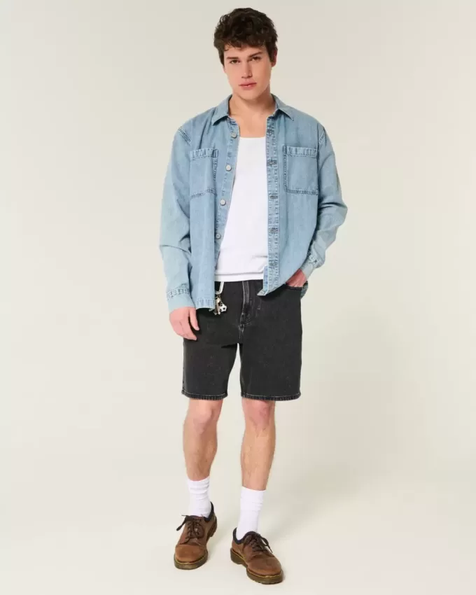 Lockere Jeansshorts über dem Knie Lockere Jeansshorts über dem Knie