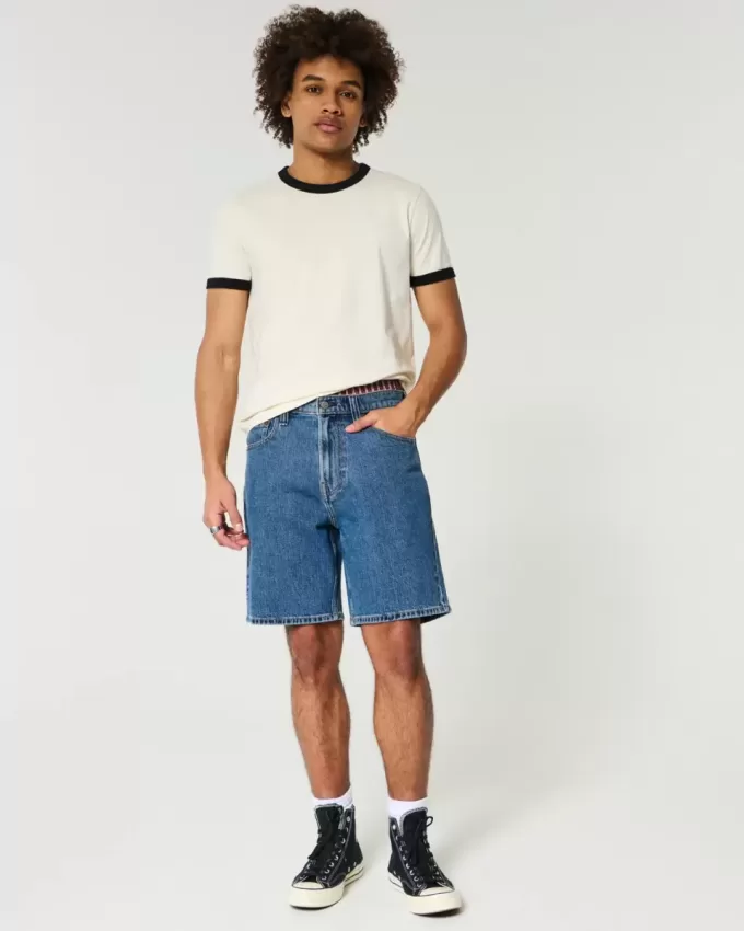 Lockere Jeansshorts über dem Knie Lockere Jeansshorts über dem Knie