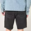 Lockere Jeansshorts über dem Knie Lockere Jeansshorts über dem Knie