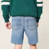 Lockere Jeansshorts über dem Knie Lockere Jeansshorts über dem Knie