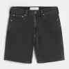 Lockere Jeansshorts über dem Knie Lockere Jeansshorts über dem Knie