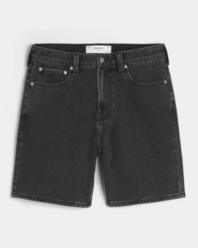 Lockere Jeansshorts über dem Knie Lockere Jeansshorts über dem Knie