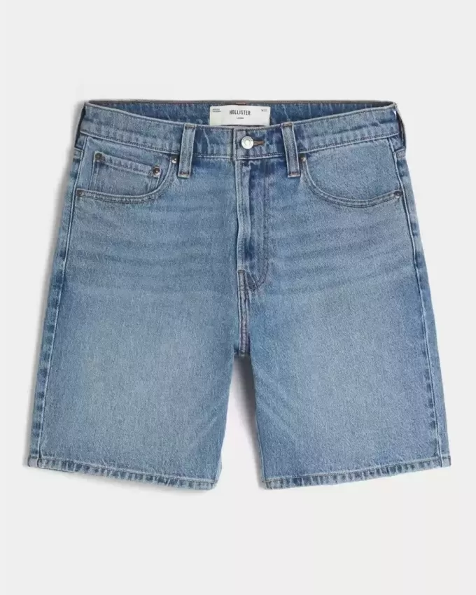 Lockere Jeansshorts über dem Knie Lockere Jeansshorts über dem Knie