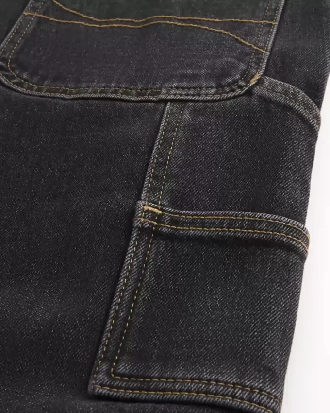 Lockere Painter-Jeans in verwaschenem Schwarz Lockere Painter-Jeans in verwaschenem Schwarz