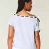 Lockeres, schulterfreies T-Shirt zum Binden Lockeres, schulterfreies T-Shirt zum Binden