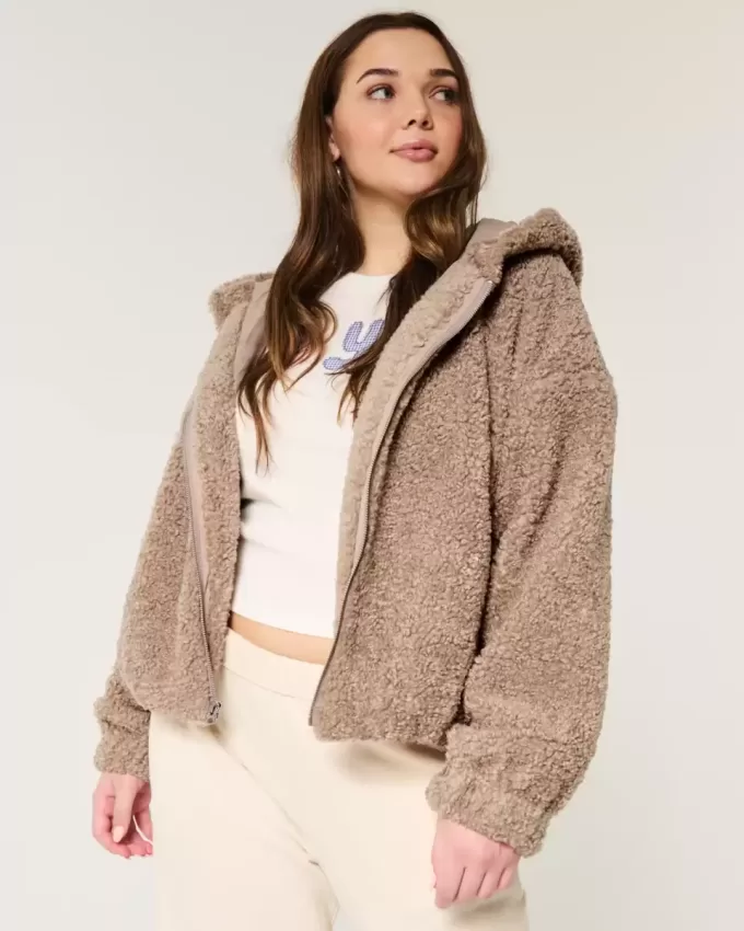 Lockige Kunstpelzjacke mit Reißverschluss Lockige Kunstpelzjacke mit Reißverschluss