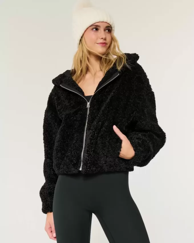 Lockige Kunstpelzjacke mit Reißverschluss Lockige Kunstpelzjacke mit Reißverschluss