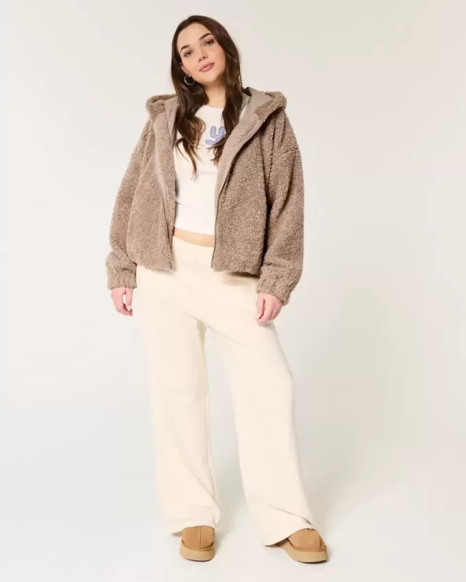 Lockige Kunstpelzjacke mit Reißverschluss Lockige Kunstpelzjacke mit Reißverschluss