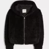 Lockige Kunstpelzjacke mit Reißverschluss Lockige Kunstpelzjacke mit Reißverschluss
