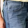 Low-Rise Baggy-Jeans mit mittlerer Waschung und Nietenherzen Low-Rise Baggy-Jeans mit mittlerer Waschung und Nietenherzen