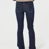 Low-Rise Boot-Jeans in dunkler Waschung Low-Rise Boot-Jeans in dunkler Waschung