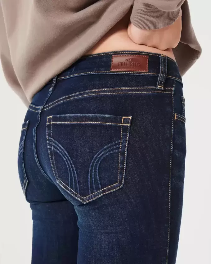 Low-Rise Boot-Jeans in dunkler Waschung Low-Rise Boot-Jeans in dunkler Waschung