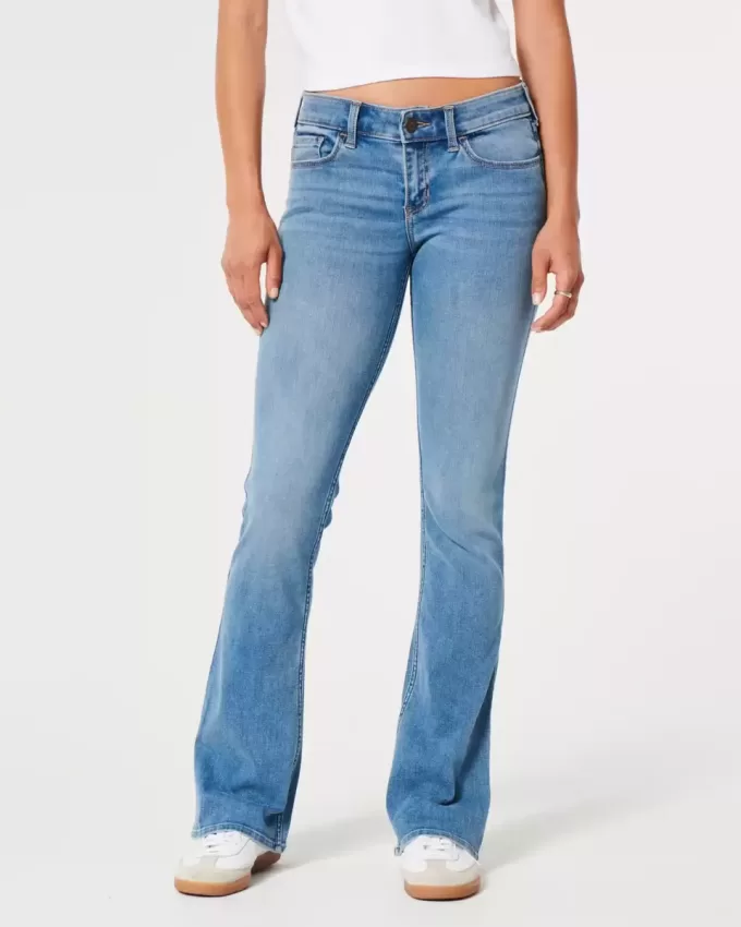 Low-Rise Boot-Jeans mit mittlerer Waschung Low-Rise Boot-Jeans mit mittlerer Waschung