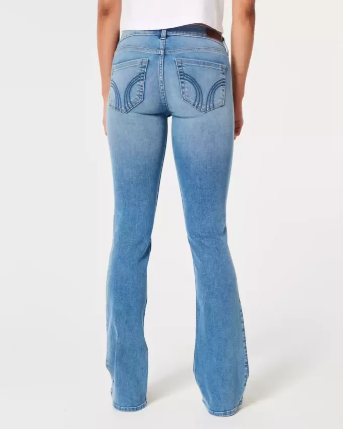 Low-Rise Boot-Jeans mit mittlerer Waschung Low-Rise Boot-Jeans mit mittlerer Waschung