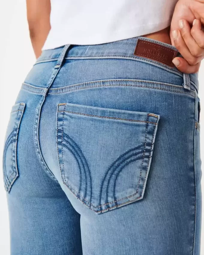 Low-Rise Boot-Jeans mit mittlerer Waschung Low-Rise Boot-Jeans mit mittlerer Waschung