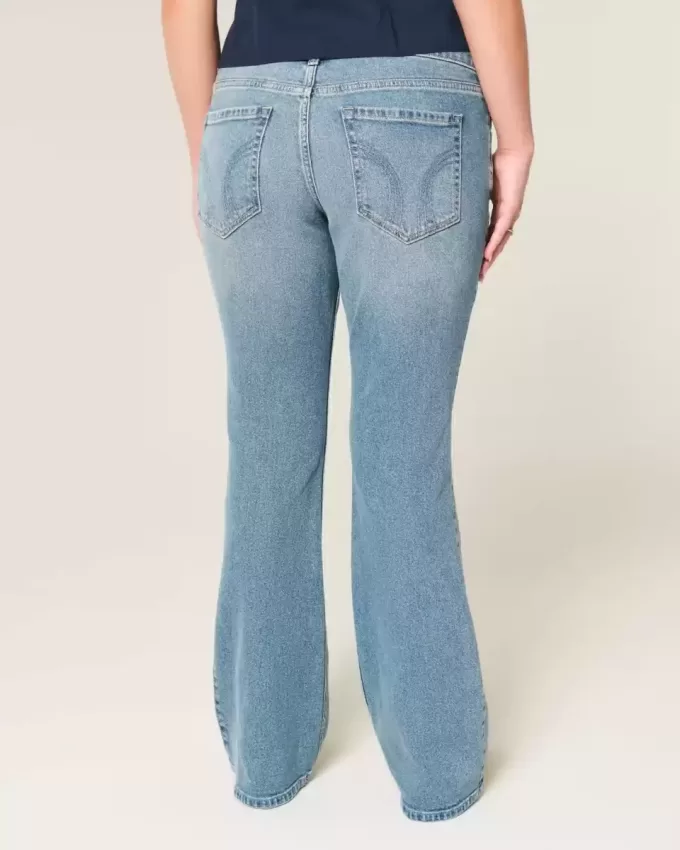 Low-Rise Bootcut-Jeans in mittlerer Waschung Low-Rise Bootcut-Jeans in mittlerer Waschung