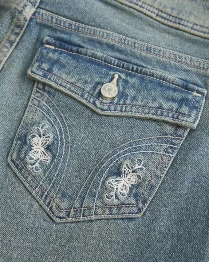 Low Rise Bootcut-Jeans mit Schmetterlingsstickerei in mittlerer Waschung Low Rise Bootcut-Jeans mit Schmetterlingsstickerei in mittlerer Waschung
