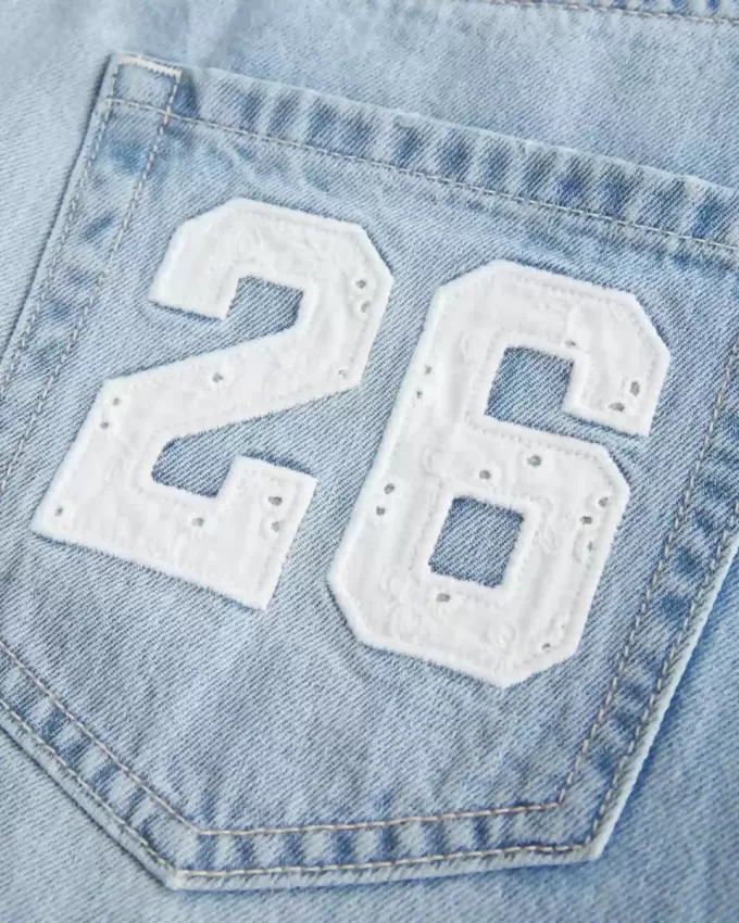 Low-Rise-Mini-Jeansrock der Klasse 26