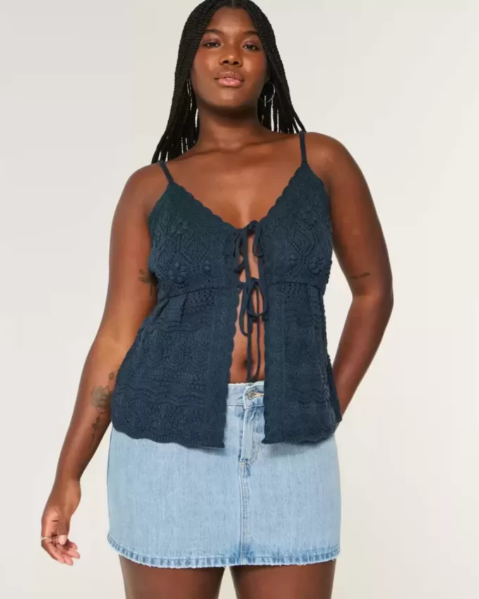 Low-Rise-Mini-Skort aus Denim in mittlerer Waschung Low-Rise-Mini-Skort aus Denim in mittlerer Waschung