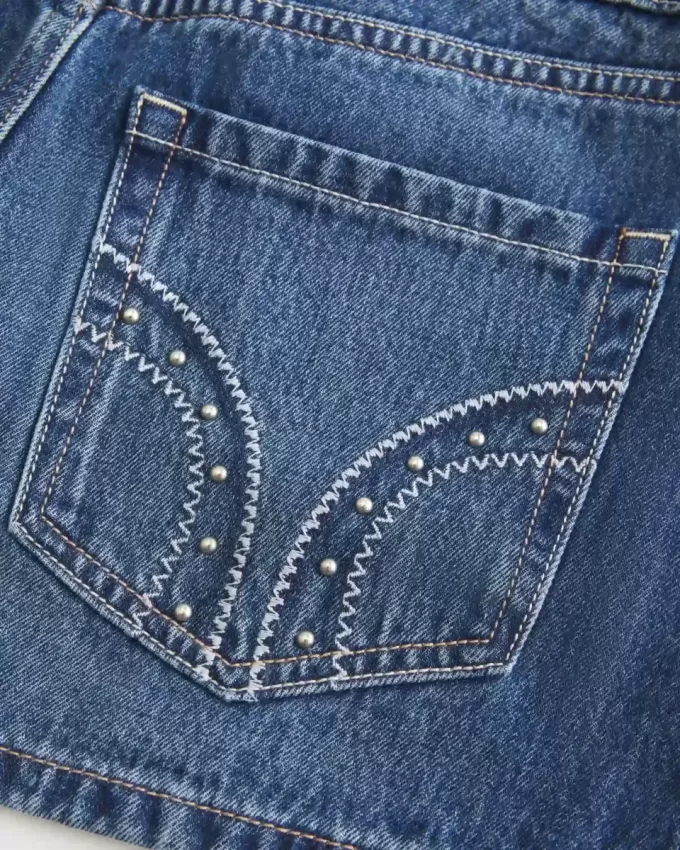 Low-Rise-Mini-Skort aus Denim mit Nieten Low-Rise-Mini-Skort aus Denim mit Nieten