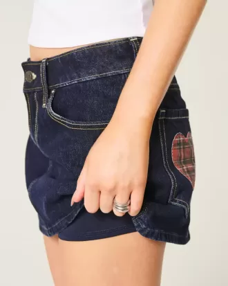 Low-Rise-Mini-Skort aus dunkel gewaschenem, kariertem Denim mit Tasche