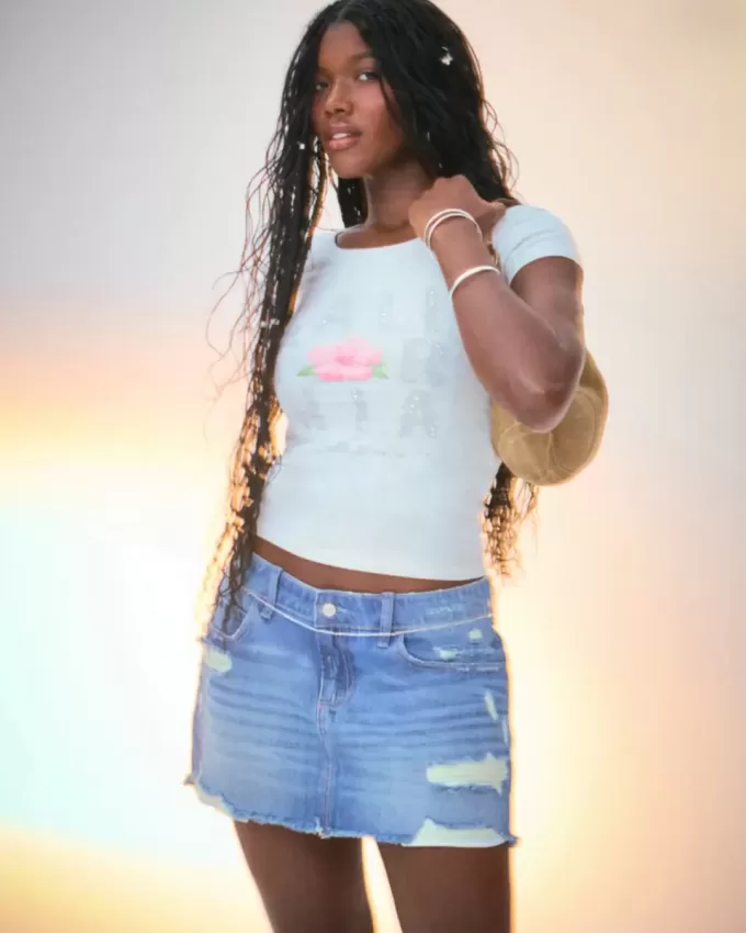 Low-Rise-Mini-Skort aus zerrissenem, dunkel gewaschenem Denim Low-Rise-Mini-Skort aus zerrissenem, dunkel gewaschenem Denim