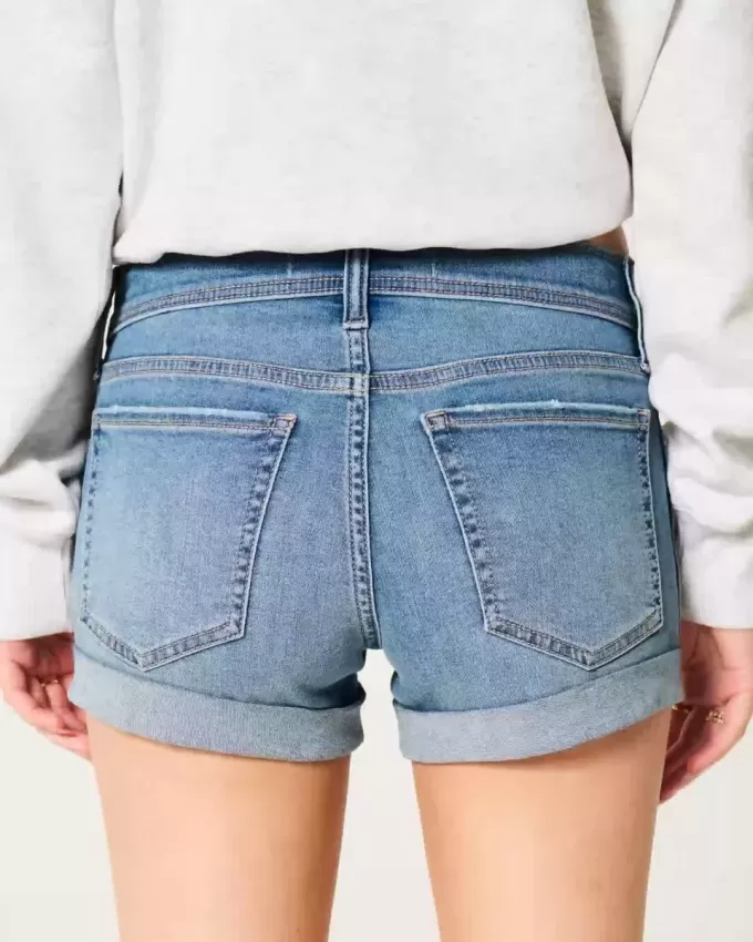 Low-Rise-Shortie-Shorts aus Denim in mittlerer Waschung Low-Rise-Shortie-Shorts aus Denim in mittlerer Waschung