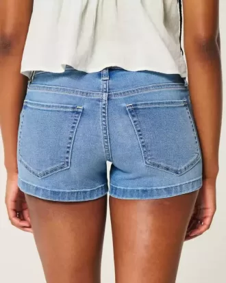 Low-Rise-Shortie-Shorts aus Denim in mittlerer Waschung