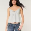 Low-Rise-Shortie-Shorts aus Denim in mittlerer Waschung Low-Rise-Shortie-Shorts aus Denim in mittlerer Waschung
