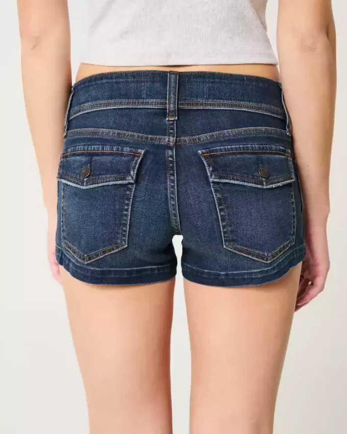 Low-Rise-Shortie-Shorts aus dunkel gewaschenem Denim Low-Rise-Shortie-Shorts aus dunkel gewaschenem Denim