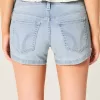 Low-Rise-Shortie-Shorts aus hell gewaschenem Denim Low-Rise-Shortie-Shorts aus hell gewaschenem Denim