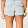 Low-Rise-Shortie-Shorts aus hell gewaschenem Denim Low-Rise-Shortie-Shorts aus hell gewaschenem Denim