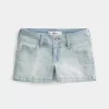 Low-Rise-Shortie-Shorts aus hell gewaschenem Denim Low-Rise-Shortie-Shorts aus hell gewaschenem Denim