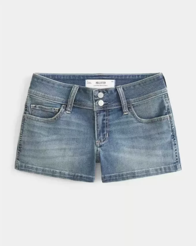 Low-Rise-Shortie-Shorts aus hell gewaschenem Denim Low-Rise-Shortie-Shorts aus hell gewaschenem Denim