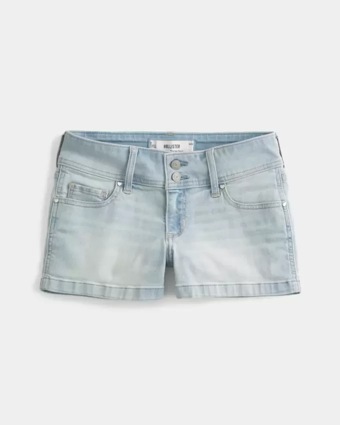 Low-Rise-Shortie-Shorts aus hell gewaschenem Denim Low-Rise-Shortie-Shorts aus hell gewaschenem Denim