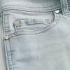 Low-Rise-Shortie-Shorts aus hell gewaschenem Denim Low-Rise-Shortie-Shorts aus hell gewaschenem Denim