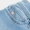 Low-Rise-Shortie-Shorts aus hell gewaschenem Denim mit Blumenstickerei Low-Rise-Shortie-Shorts aus hell gewaschenem Denim mit Blumenstickerei